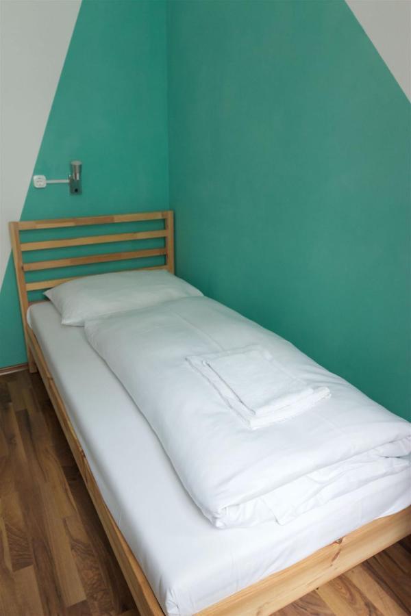 Hotel Pension Arpi Виена Екстериор снимка