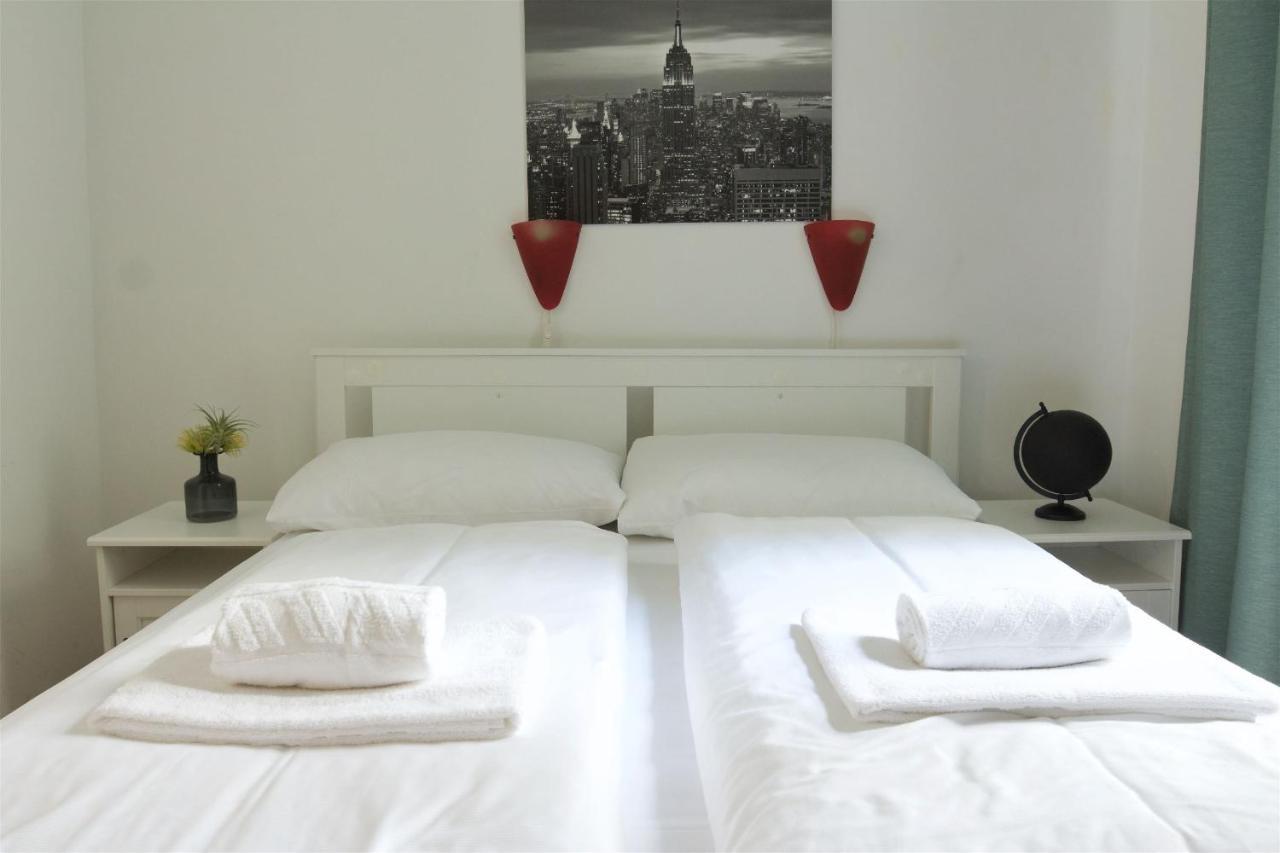 Hotel Pension Arpi Виена Екстериор снимка