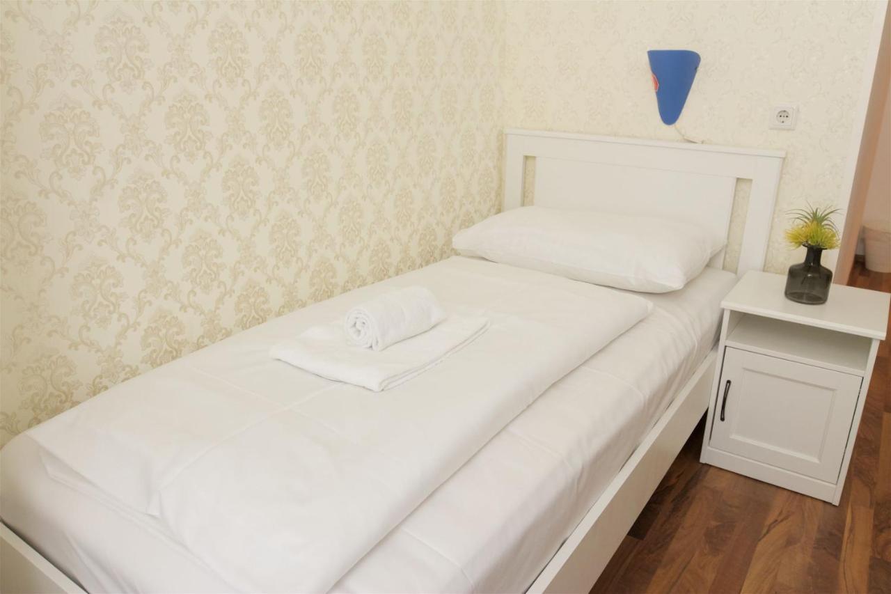 Hotel Pension Arpi Виена Екстериор снимка