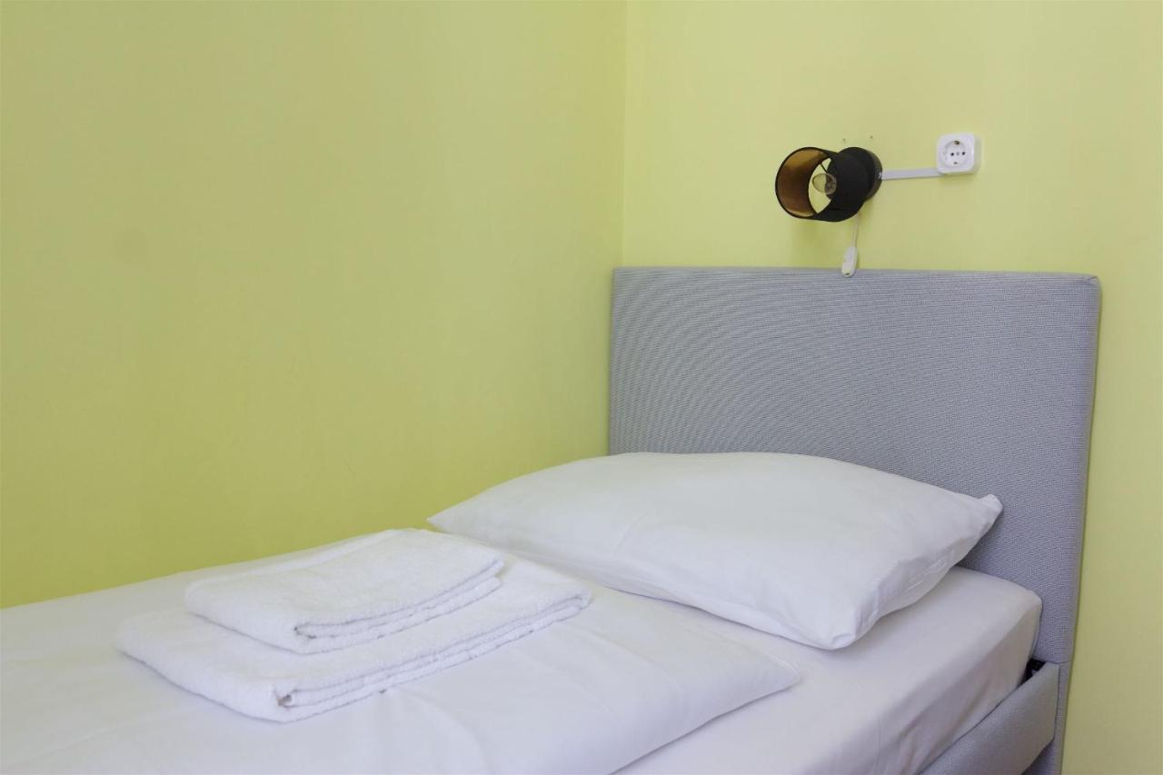 Hotel Pension Arpi Виена Екстериор снимка