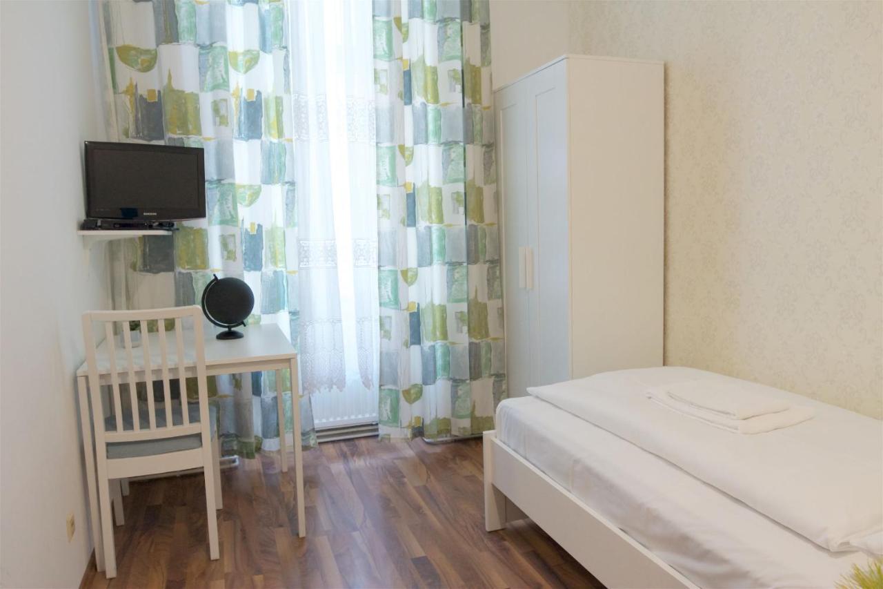Hotel Pension Arpi Виена Екстериор снимка
