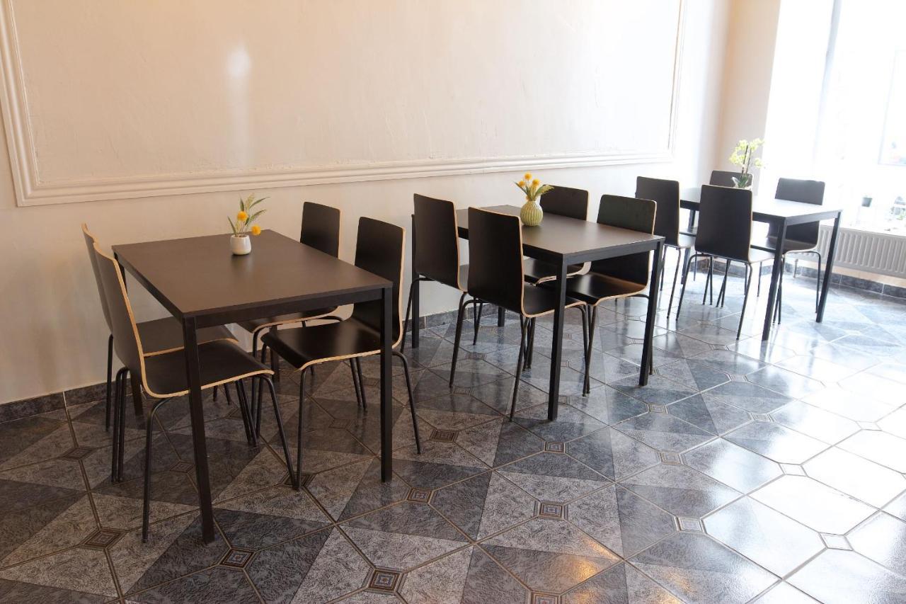 Hotel Pension Arpi Виена Екстериор снимка