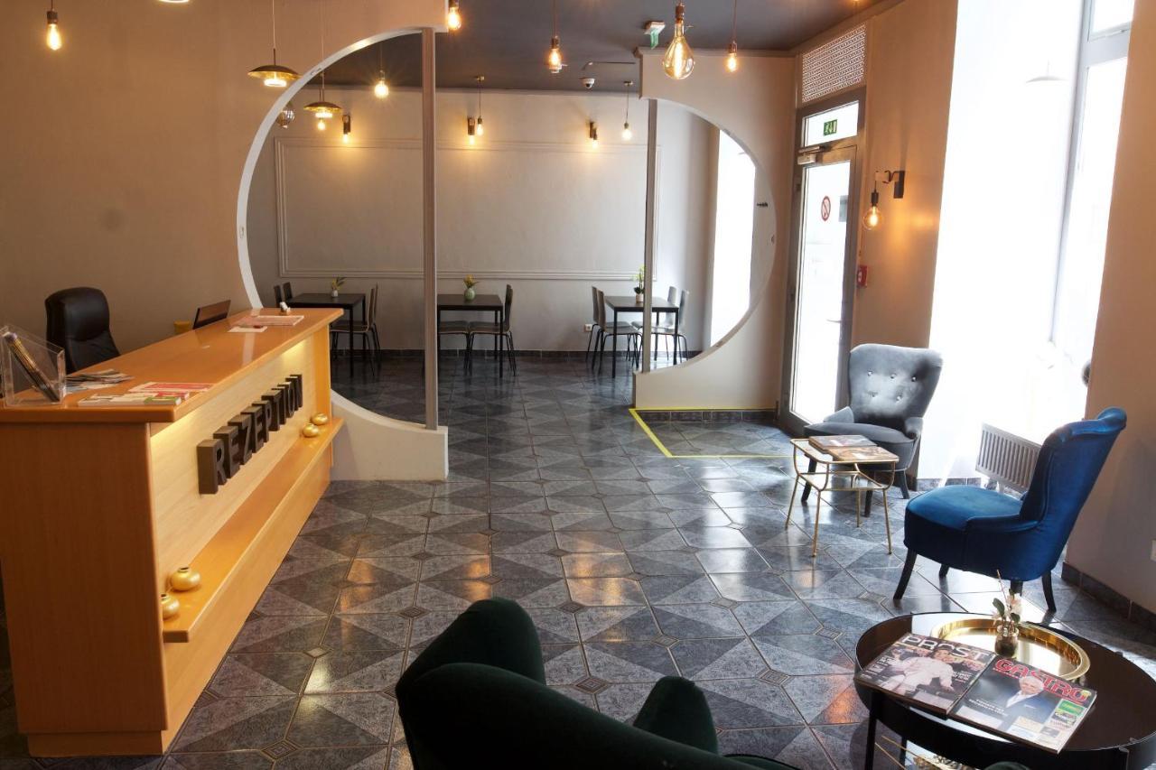 Hotel Pension Arpi Виена Екстериор снимка