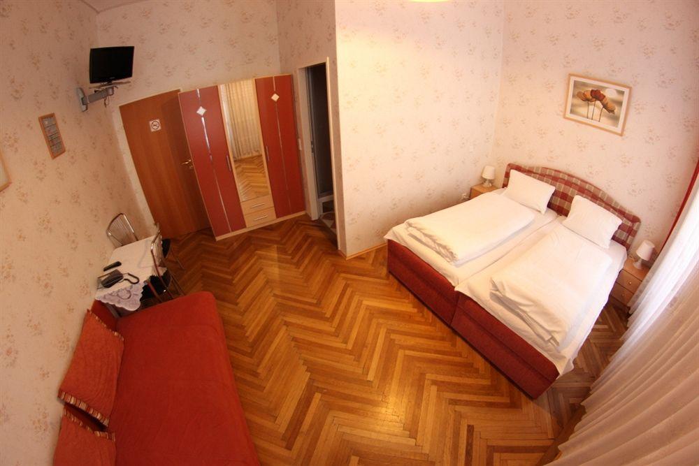 Hotel Pension Arpi Виена Екстериор снимка