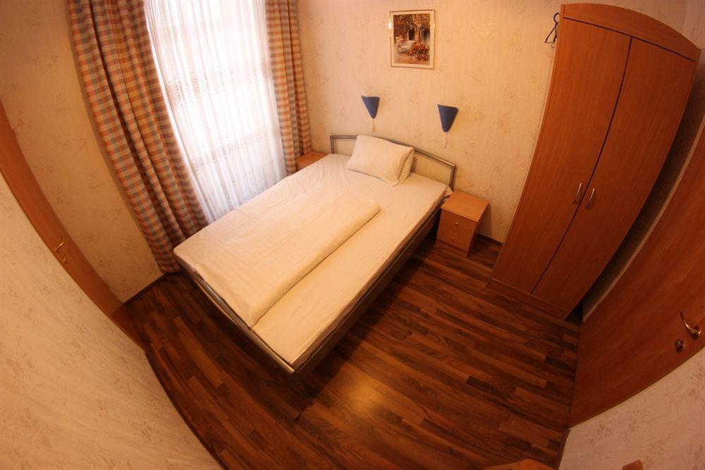 Hotel Pension Arpi Виена Екстериор снимка