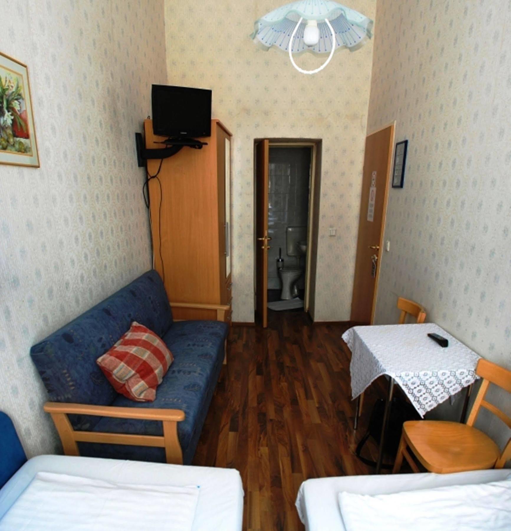 Hotel Pension Arpi Виена Екстериор снимка